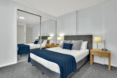 North Sydney Large Two Bedroom MIL2302 - Surfers Paradise Gold Coast 1