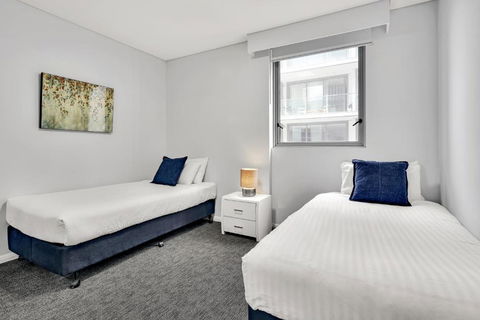 North Sydney Large Two Bedroom MIL2302 - Surfers Paradise Gold Coast 2