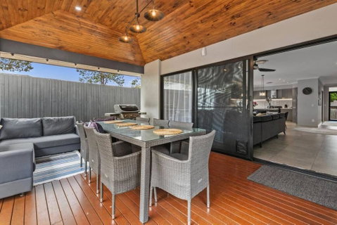 Northlakes Family Stay & Pool - Surfers Paradise Gold Coast 3