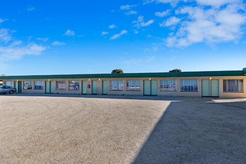 Nullarbor Roadhouse - Surfers Paradise Gold Coast 3