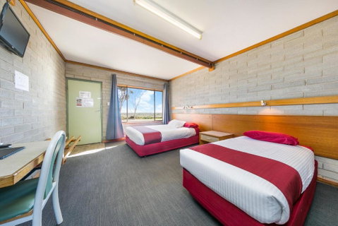 Nullarbor Roadhouse - Surfers Paradise Gold Coast 1