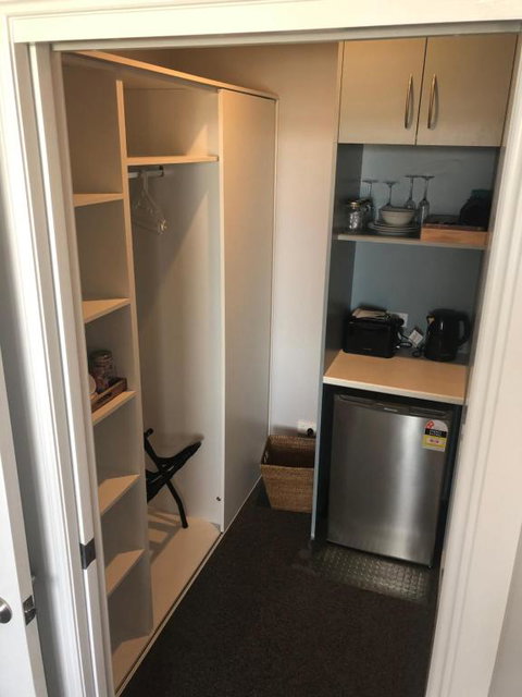 Number 10 -King Bed With Breakfast - Surfers Paradise Gold Coast 2