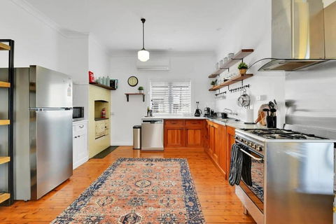 Oasis On Warrendine, Sleek & Stylish, Free Wi-Fi - Surfers Paradise Gold Coast 1