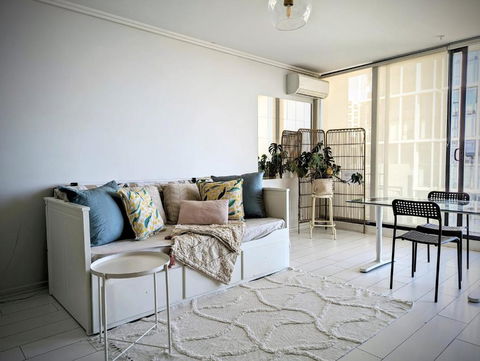 Ocean View Apartment Close To CBD With Indoor Pool. - Surfers Paradise Gold Coast 3
