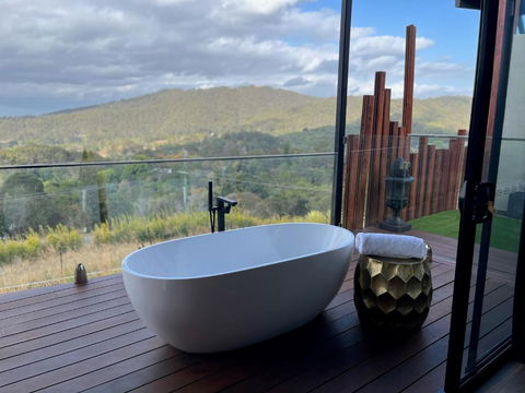 On Eagle Wings Mountain Retreat & Spa - Surfers Paradise Gold Coast 0