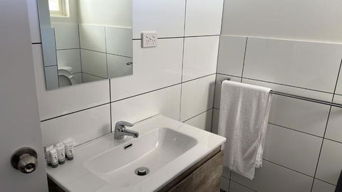 OUYEN MOTEL - Surfers Paradise Gold Coast 3
