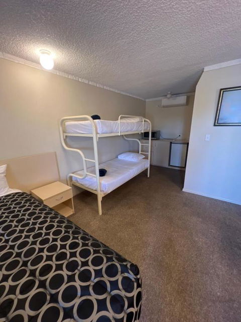 OVERLANDER MOTOR LODGE - Surfers Paradise Gold Coast 3