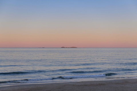 Pacific Dawn On The Beach One - Surfers Paradise Gold Coast 3