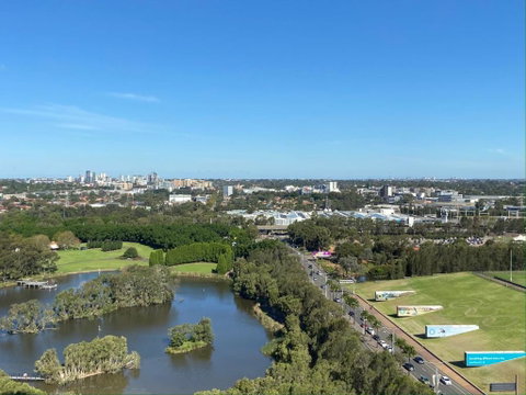 Parkside & City View In Sydney Olympic Park - Surfers Paradise Gold Coast 1