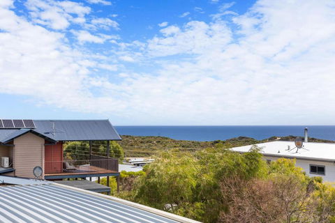 Peaceful And Renovated Original Beach House With Sweeping Views Of Gracetown - Surfers Paradise Gold Coast 1