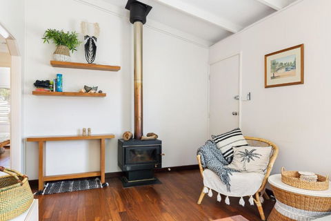 Peaceful And Renovated Original Beach House With Sweeping Views Of Gracetown - Surfers Paradise Gold Coast 0