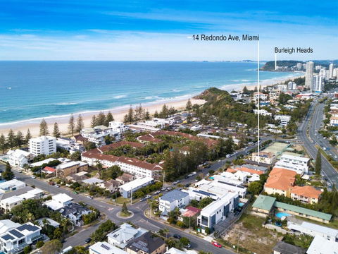 PALMA - Couples Beach Shack! - Surfers Paradise Gold Coast 2