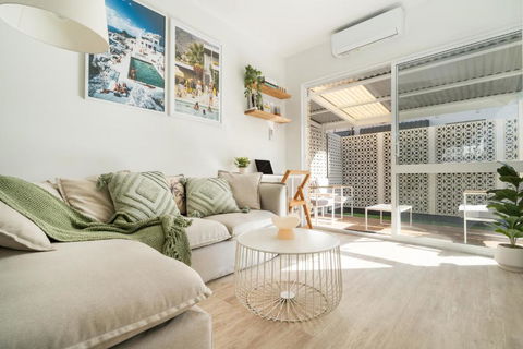 PALMA - Couples Beach Shack! - Surfers Paradise Gold Coast 0