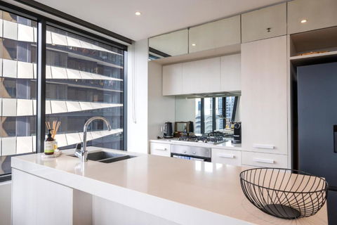 Panoramic View - Albert Park Lake & Shrine Views - Surfers Paradise Gold Coast 2