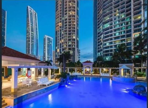 Panoramic Views Surfers-Chevron. - Surfers Paradise Gold Coast 1
