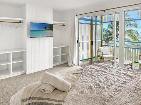 Paradise Palms Tangalooma - Surfers Paradise Gold Coast 1