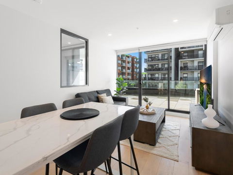 Peaceful 1-Bed Unit With A Spacious Balcony - Surfers Paradise Gold Coast 3