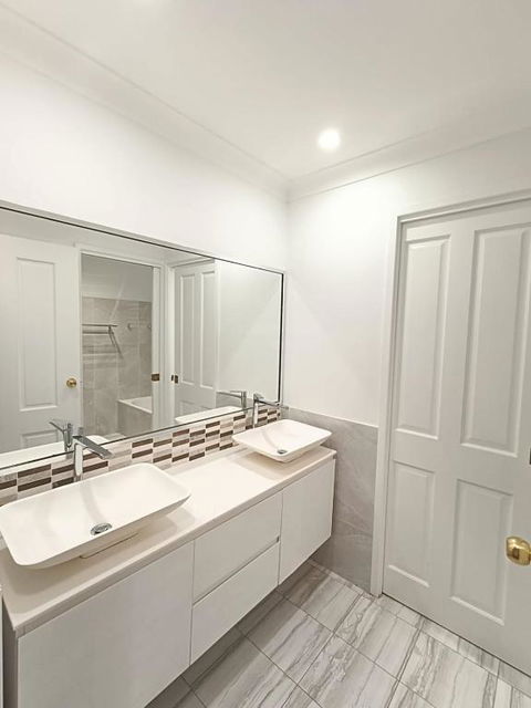 Peaceful Room In Modern Baulkham Hills Home - BH3 - Surfers Paradise Gold Coast 3