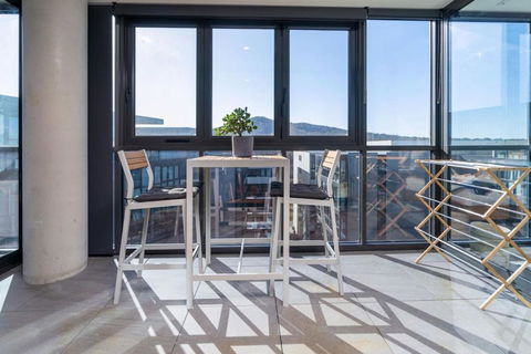 Perfectly Located 1BR BA Apartment - Surfers Paradise Gold Coast 1