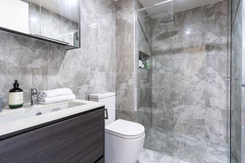 Perfectly Located 1BR BA Apartment - Surfers Paradise Gold Coast 3