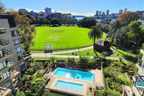 Penthouse With Private Terrace, Parking + 2 Pools - Surfers Paradise Gold Coast 3