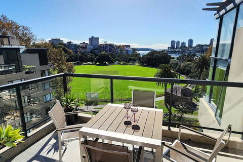 Penthouse With Private Terrace, Parking + 2 Pools - Surfers Paradise Gold Coast 2