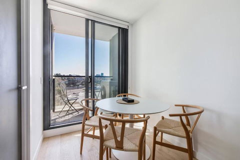 Perched On Parkville - A Minimalist Retreat With Pool - Surfers Paradise Gold Coast 2