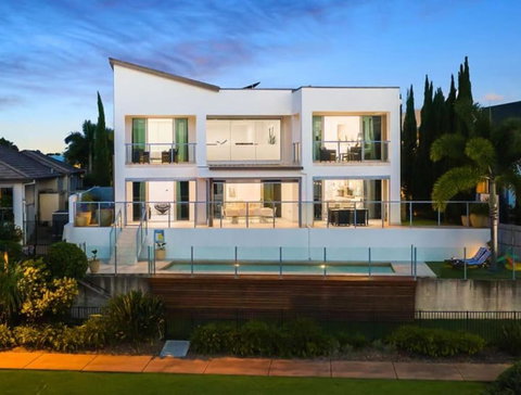 Perfect Summer Lake House - Surfers Paradise Gold Coast 0