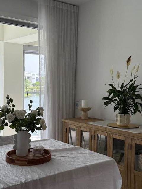 Perfect Summer Lake House - Surfers Paradise Gold Coast 1
