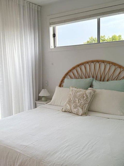Perfect Summer Lake House - Surfers Paradise Gold Coast 2