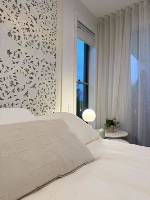 Perfect Summer Lake House - Surfers Paradise Gold Coast 3
