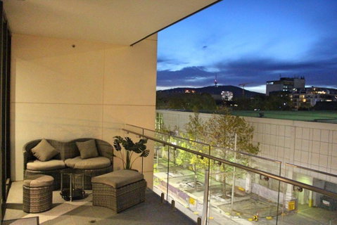 Perfectly Located Modern Apartment - Canberra CBD - Surfers Paradise Gold Coast 0