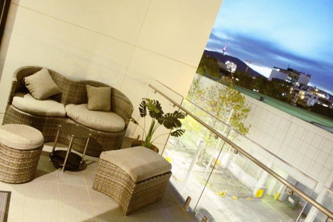 Perfectly Located Modern Apartment - Canberra CBD - Surfers Paradise Gold Coast 3