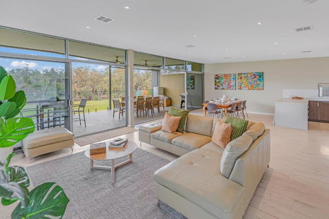 Perricoota Waters - Echuca Holiday Homes - Surfers Paradise Gold Coast 3