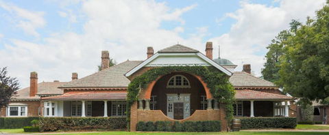 Petersons Armidale Winery And Guesthouse - Surfers Paradise Gold Coast 0