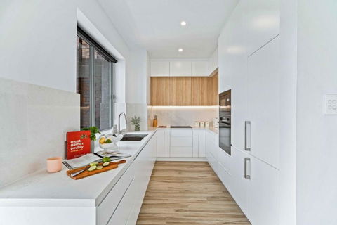 Phoenix At Palm View Collective - Surfers Paradise Gold Coast 1