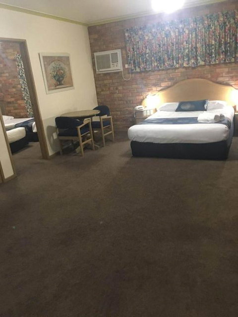 Pines Country Club Motor Inn - Surfers Paradise Gold Coast 2