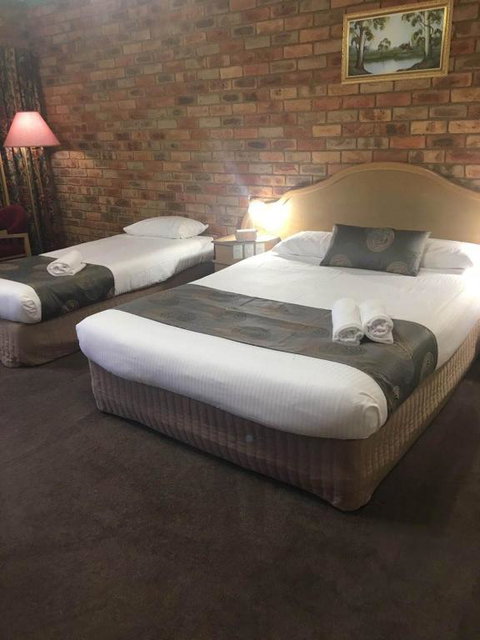 Pines Country Club Motor Inn - Surfers Paradise Gold Coast 0