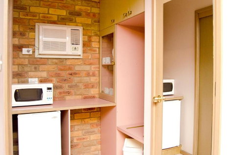 Pines Country Club Motor Inn - Surfers Paradise Gold Coast 1