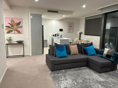 Plush Apartment On Mort - Surfers Paradise Gold Coast 0