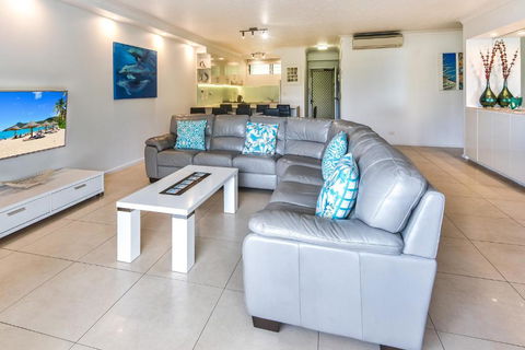 POINCIANA 101 HAMILTON ISLAND CENTRALLY LOCATED 3 BEDROOM, Plus BUGGY!! - Surfers Paradise Gold Coast 3
