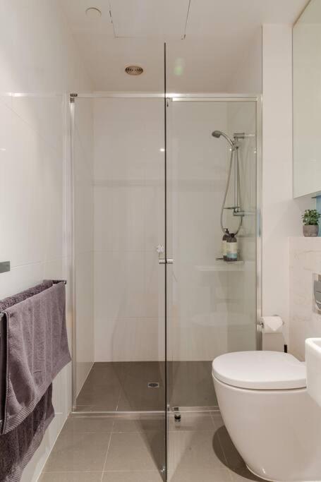 PORT MELBOURNE - A Stay At The Bay - Surfers Paradise Gold Coast 1