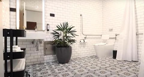 Portarlington Grand Hotel - Surfers Paradise Gold Coast 3