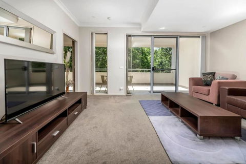 Quiet Apartment In Braddon ACT - Surfers Paradise Gold Coast 3