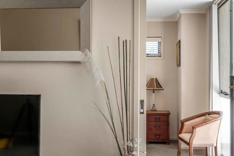 Quiet Apartment In Braddon ACT - Surfers Paradise Gold Coast 1