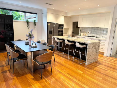 Quite Luxurious House With Pool 220m To Railway Station - Surfers Paradise Gold Coast 3