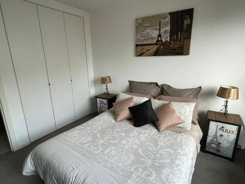Radiance - Chic Fitzroy Street Apartment - Surfers Paradise Gold Coast 1
