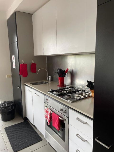 Radiance - Chic Fitzroy Street Apartment - Surfers Paradise Gold Coast 2