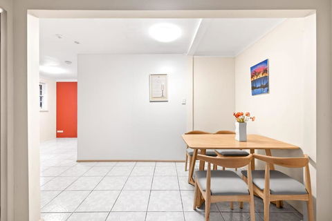 Quaint Queen Room In Pymble - Private Spot - Shared Bathroom - Surfers Paradise Gold Coast 3