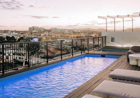 Rambla At Perry House - Surfers Paradise Gold Coast 0